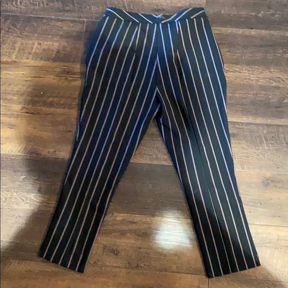 BCBGeneration pinstripe capris size 6 - Picture 3 of 3